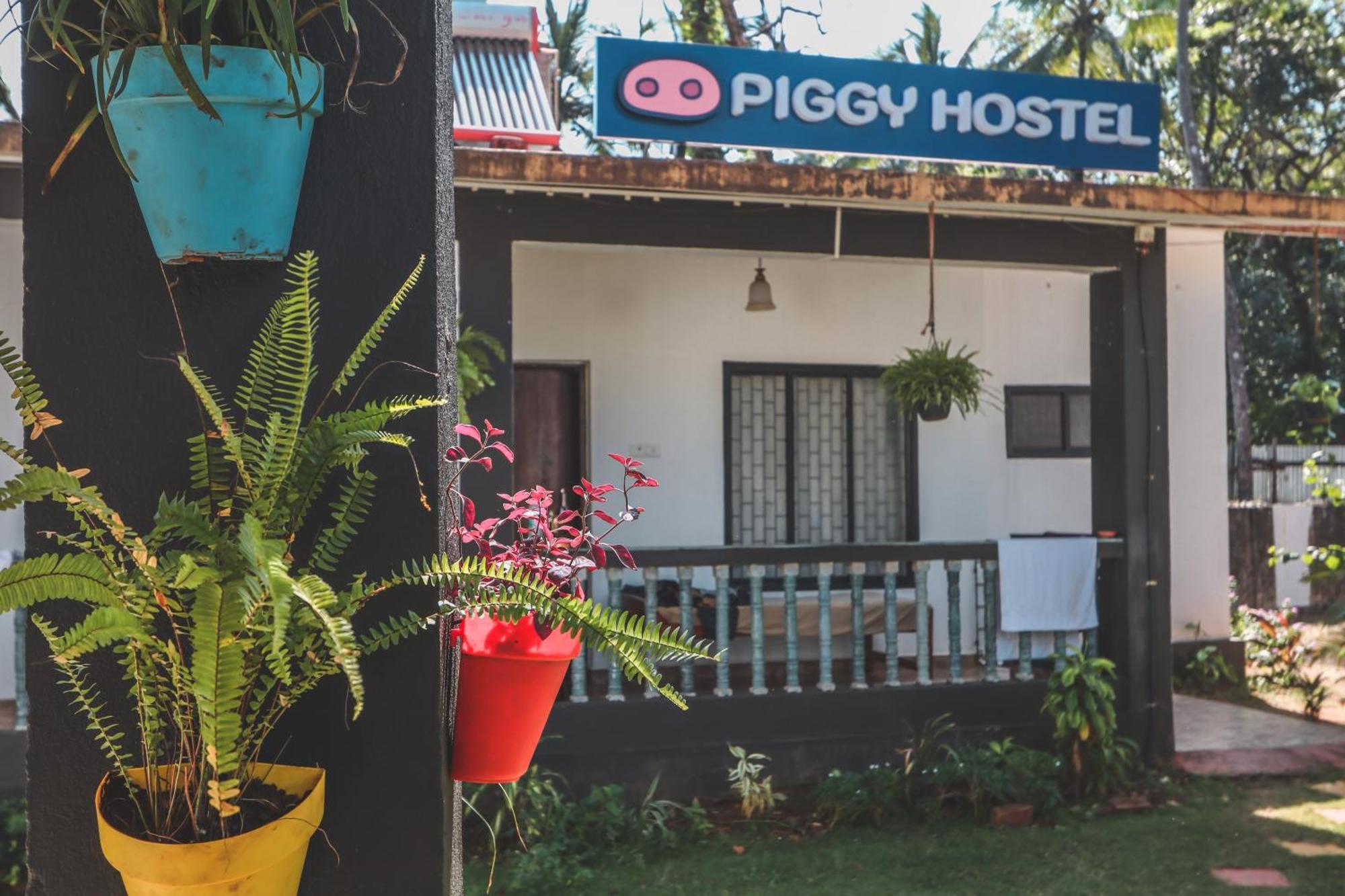 Piggy Hostel Vagator Exterior foto